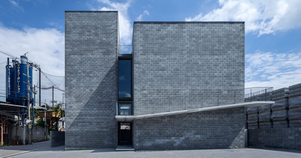 concrete blocks wrap bora architects’ BLDG02 monolithic office building in japan