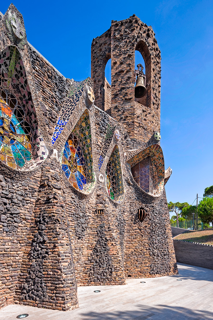 david cardelús photographs gaudi crypt near barcelona