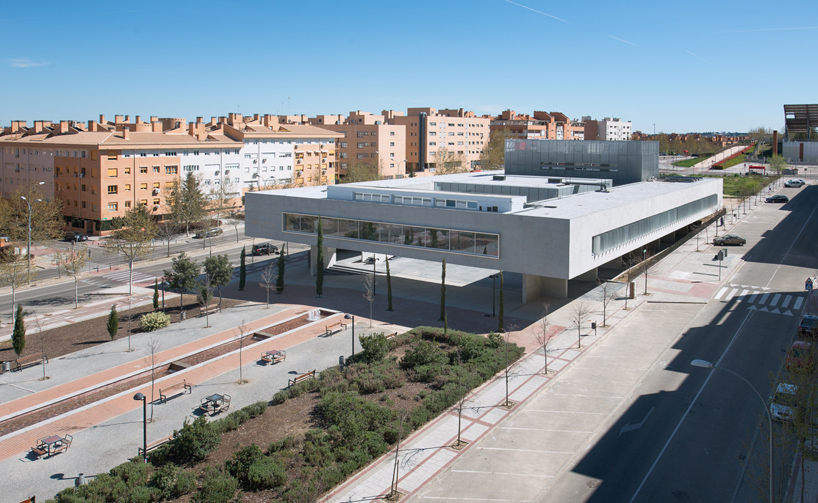 rafael de la-hoz forms horizontal university building on the outskirts ...