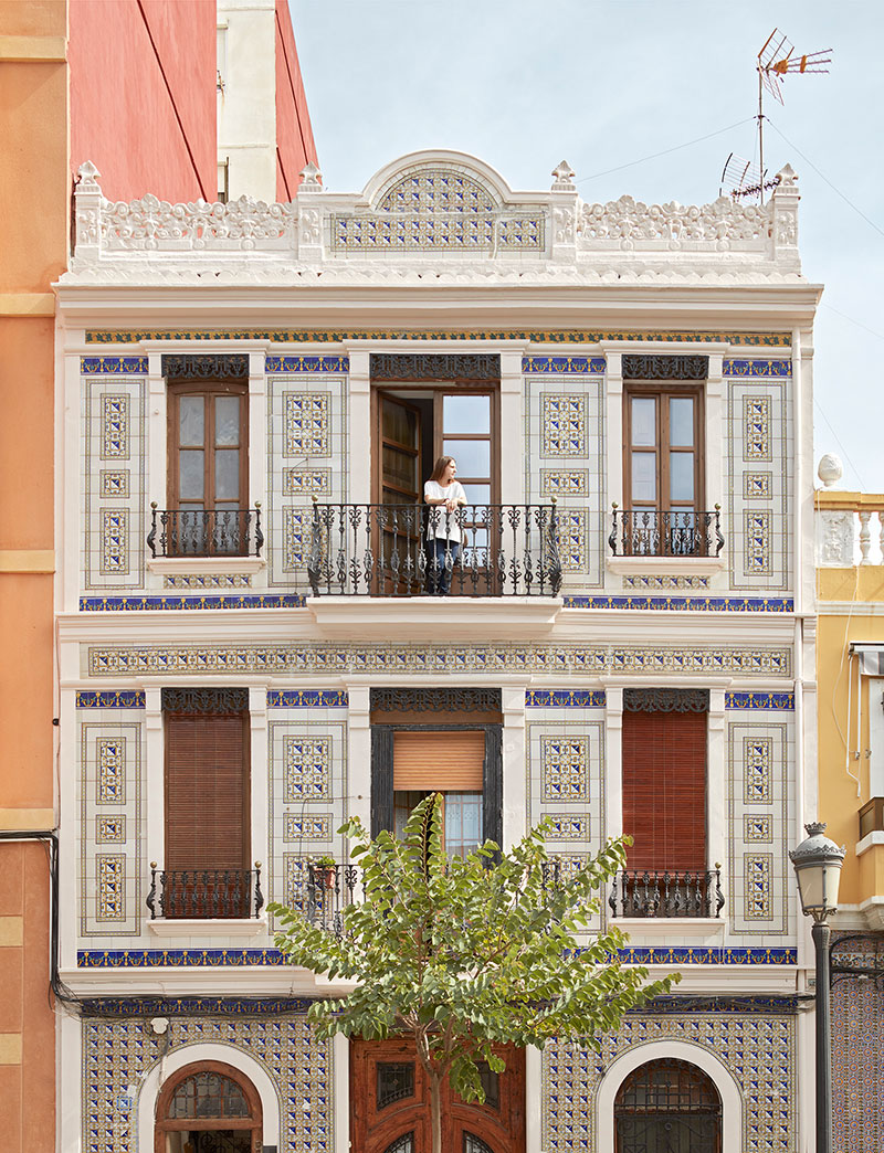 DG estudio renovates an apartment in valencia s old fishing