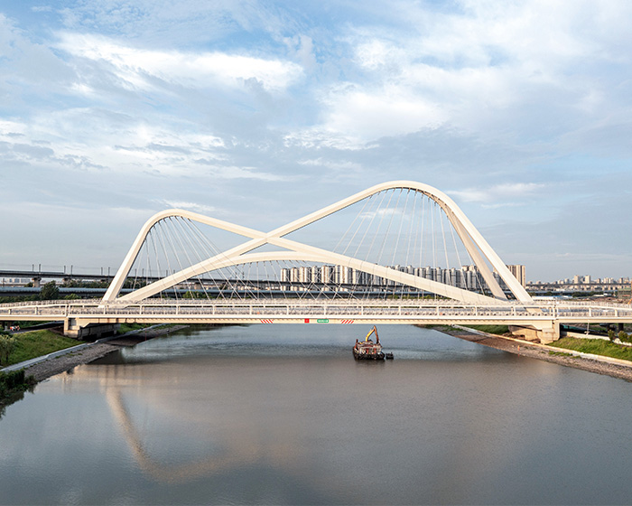 NAN architects' bridge in china opens to traffic symbolizing the four peaks gathering