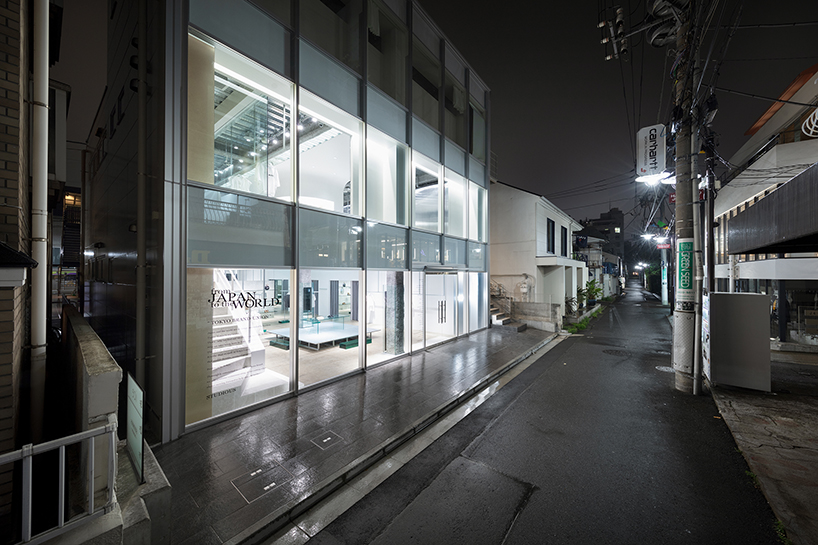 oniki adds stage with laminated glass steps within clothing store