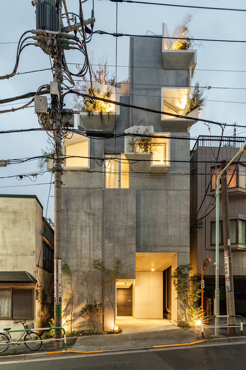 Akihisa hirata completes 'tree-ness house' in tokyo