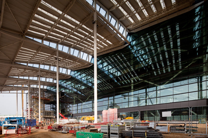 heathrow new terminal 2 features an undulating roof by LVA