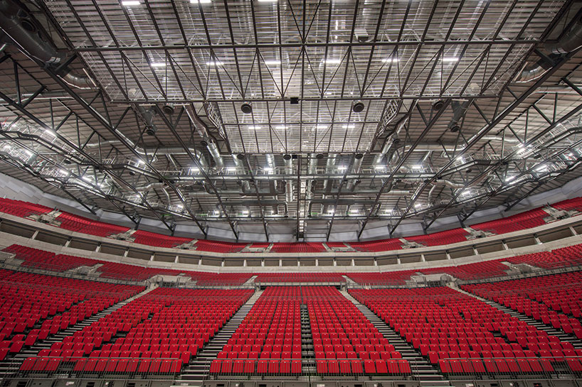 populous' leeds arena shows its chameleon skin