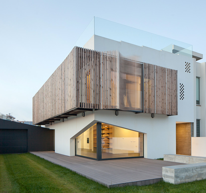 e|348 arquitectura screens house in miramar with operable facade