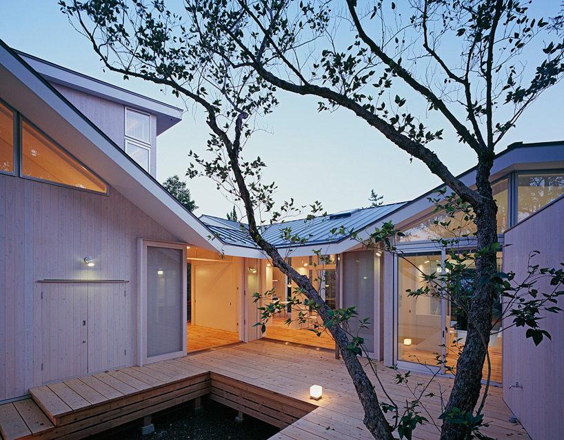 nakahira architects articulates villa ito around external courtyard