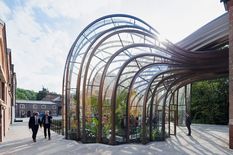 thomas heatherwick opens gin distillery for bombay sapphire