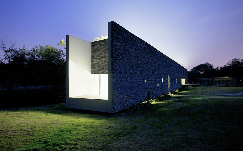 david adjaye adds light box villa to sifang art museum 