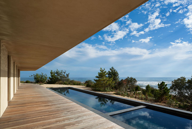 john pawson aligns stucco montauk house with views of the atlantic ocean