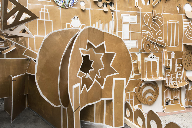 car make to cardboard turns daniel courtyard milanese into gonzález an animated