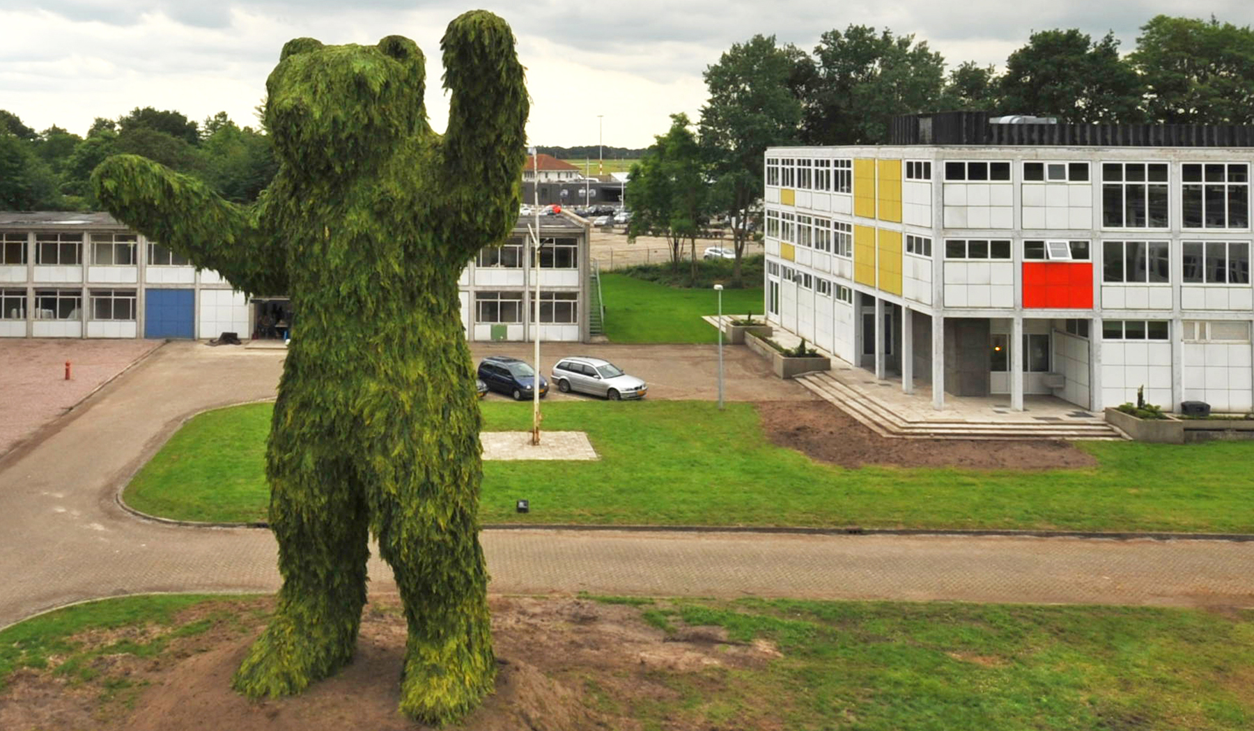 florentijn hofman builds behemoth bear from conifer branches