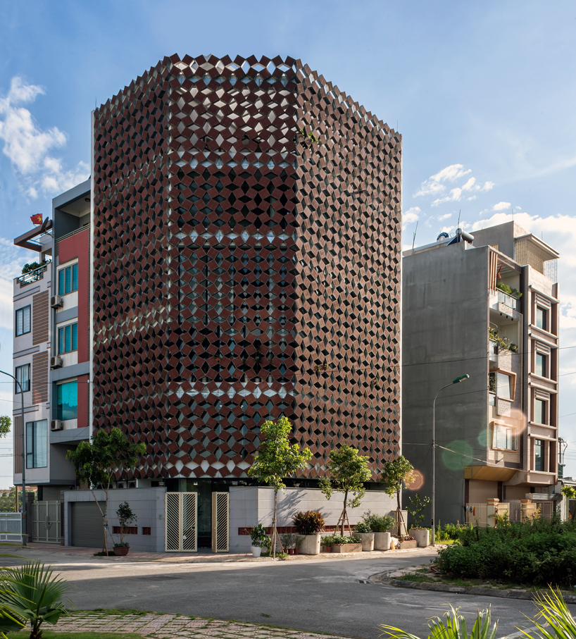 H&P architects constructs house that breathes in vietnam