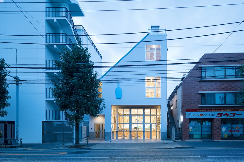 Blue Bottle Coffee Shinagawa Cafe / Schemata Architects