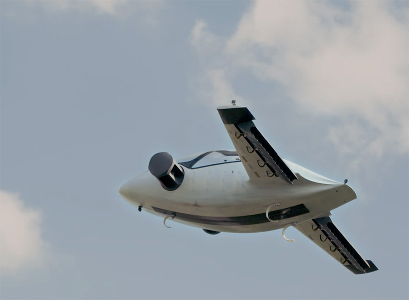 the lilium electric aircraft takes its maiden flight