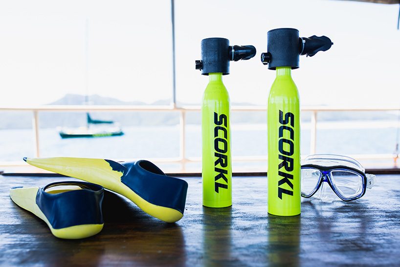 the scorkl pump-up diving device lets you breathe