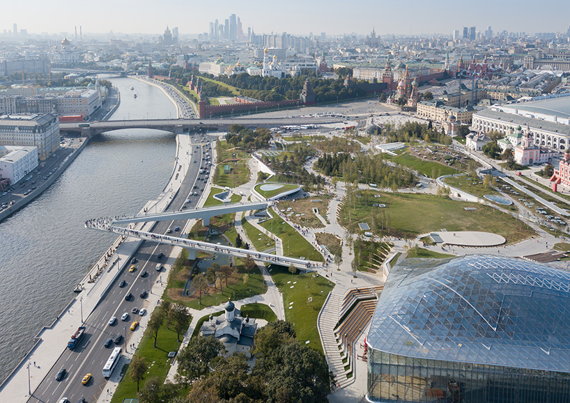 Мост в парке зарядье в москве фото