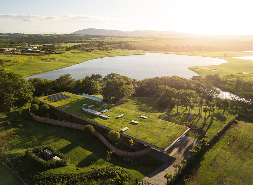 studio-mk27-tops-planar-house-in-brazil-with-an-expansive-green-roof-free-download