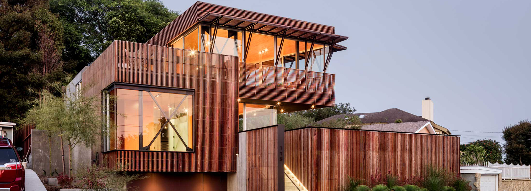 shubin donaldson wraps california residence in ipe wood screens and glass