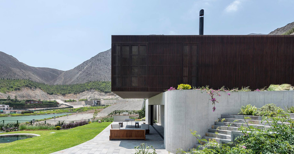 casa topo by martín dulanto is a wood + concrete residence in lima, peru