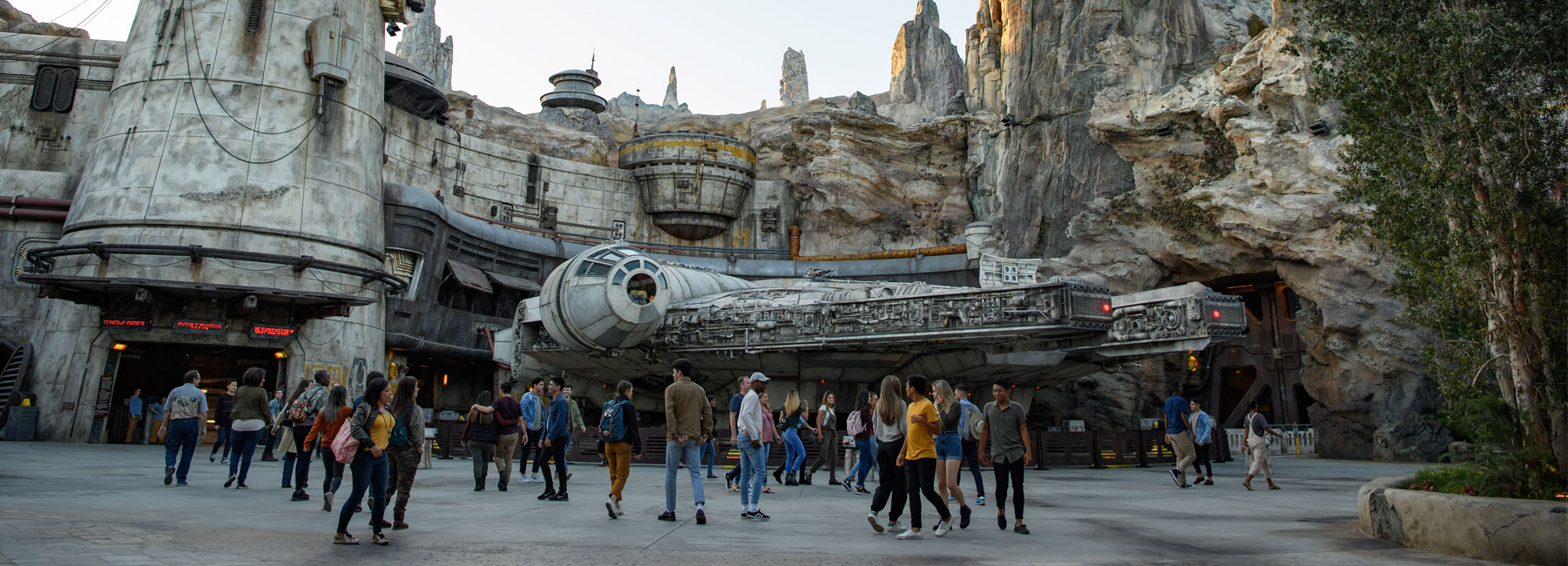 a first look inside disney's new star wars: galaxy's edge theme park