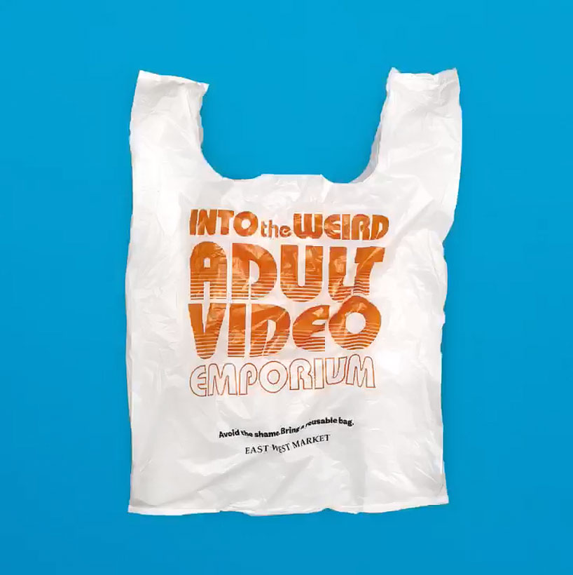 https://www.designboom.com/wp-content/uploads/2019/06/american-grocer-designs-embarrassing-plastic-bags-to-stop-people-using-them-designboom-2.jpg