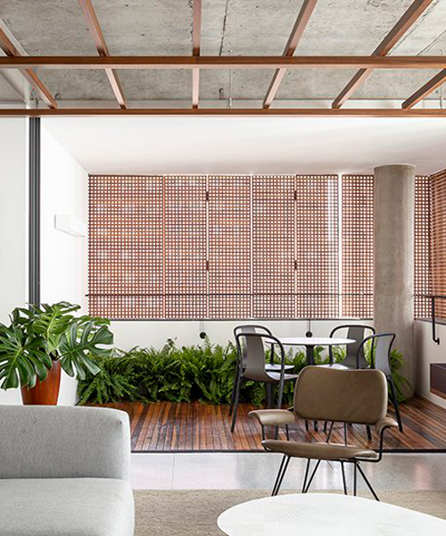 A Wooden Grid Illuminates Sc Apartment By Pascali Semerdjian In