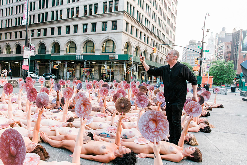 Demonstrators, photographed by Spencer Tunick, bare nipples