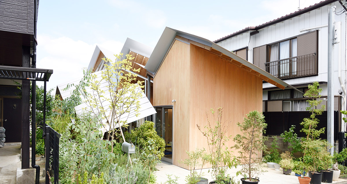 ryue nishizawa shapes terasaki house around massive roof in japan