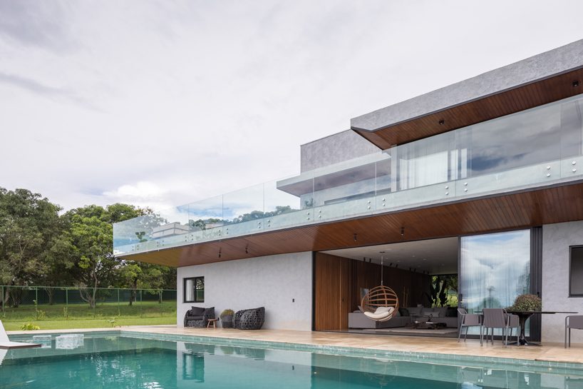 Balcony House in Brazil with a Large Glass Panel Facade