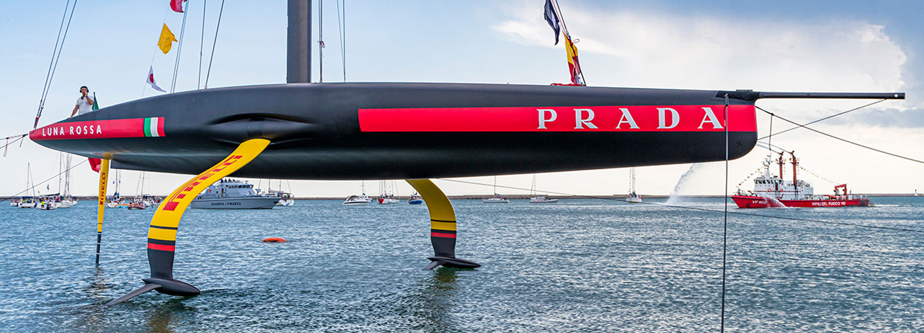 prada debuts new luna rossa AC75 boat monohull with 2 carbonfiber arms