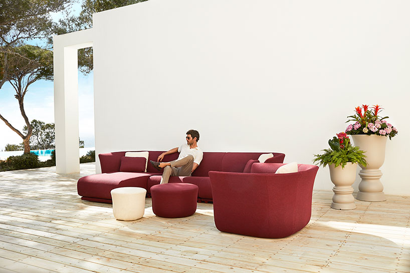 softness of vondom suave by marcel wanders blurs in and outdoor boundaries