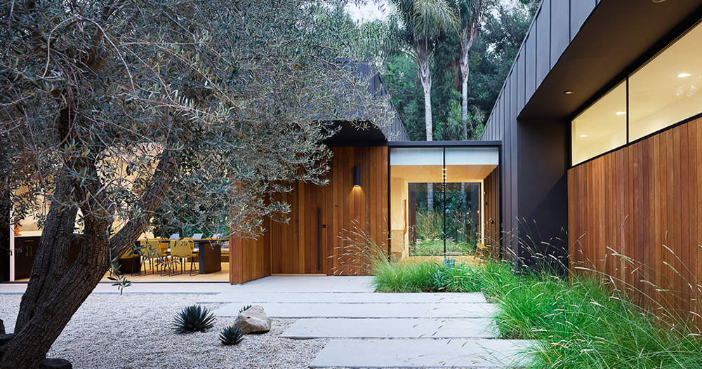 assembledge+ sites its laurel hills residence within a secluded LA canyon