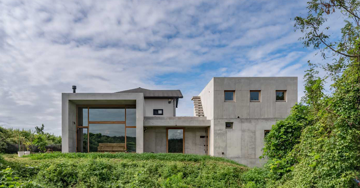 sagamine house by tomoaki uno architects is an exposed concrete dwelling in japan