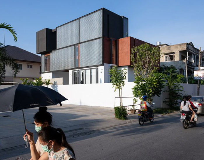 glass block walls bring natural light into archimontage’s sena house in ...