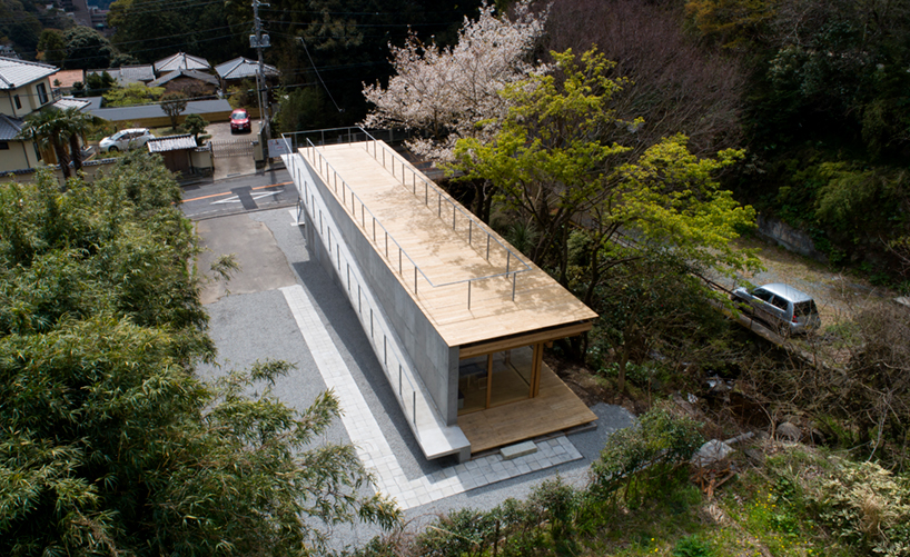 YKDW softens its environment with its gently ascending atami tea house