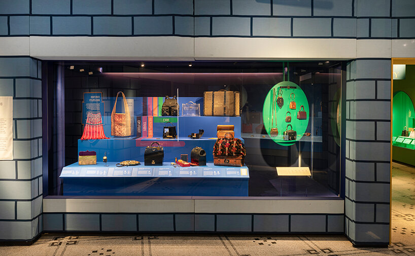 V&A Bags: Inside Out Exhibition / Studio MUTT
