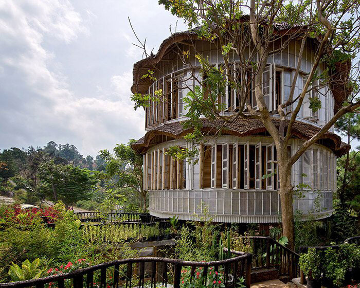 RAW architecture uses recycled plastic + bamboo for workshop and residence in indonesia