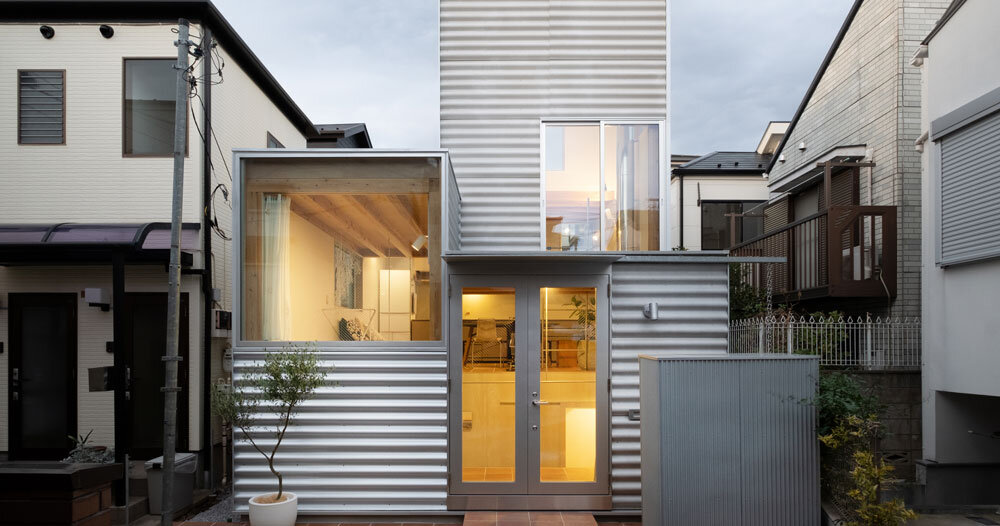 UNEMORI ARCHITECTS Tiny House Tokyo Is A Stack Of Clustered Volumes   Unemori Architects Tokyo House Japan Designboom FB 