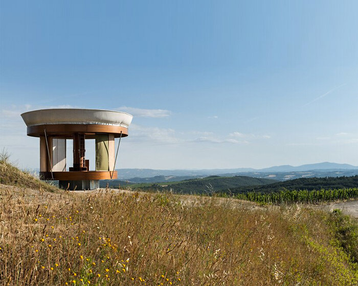 casa ojalá unveils its adaptable and transportable luxury cabin in tuscany