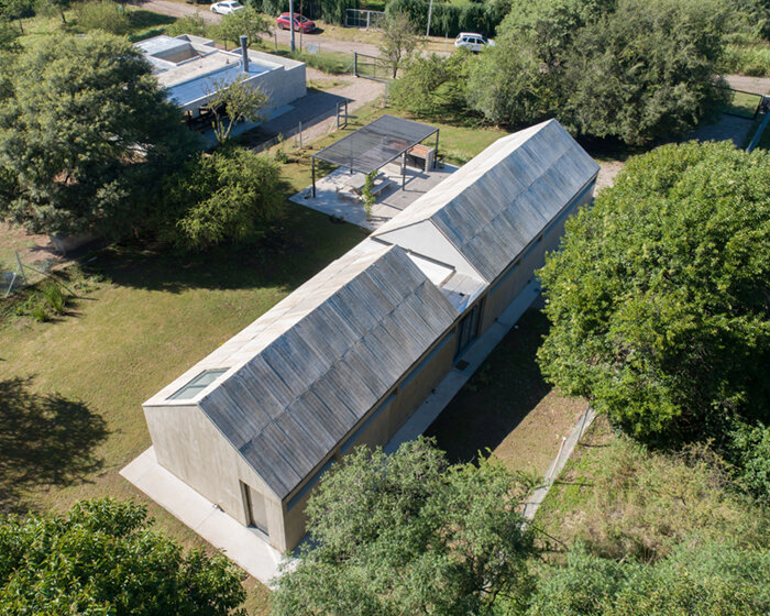 GRUPO studio's house TT is a minimalist concrete volume in argentina