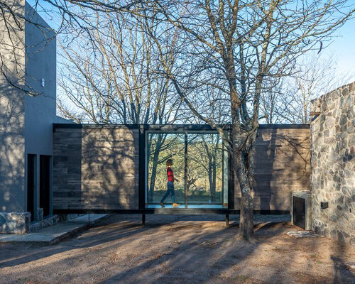 noble pure materials complete 'SUM santa catalina' shelter in córdoba, argentina