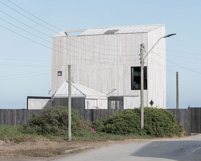 iván bravo's el gauchal house rises over chilean coast as a monolithic barn