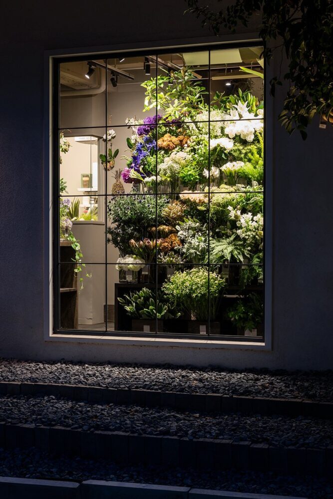 Kias Transforms Residence Into An Exotic Flower Shop In Tokyo