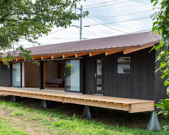 fuminori nousaku architects elevates japanese eco-friendly house on recyclable iron stilts