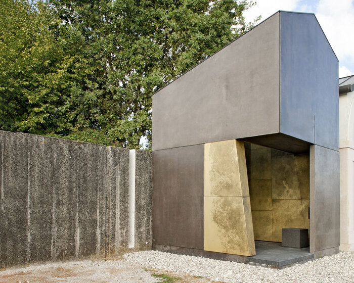 120 grammi :: laboratorio di architettura builds a solemn chapel in northern italy