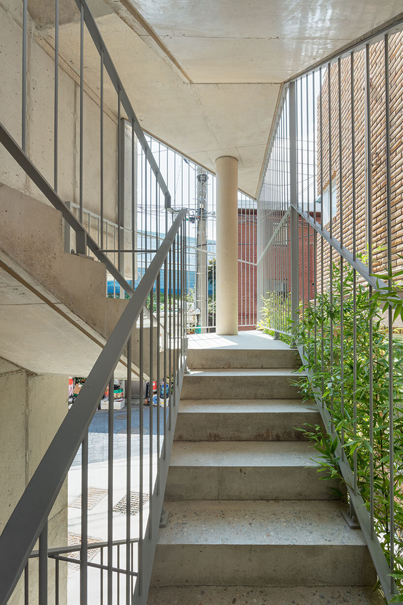 SML builds an extruded triangular volume according to the right of sunlight