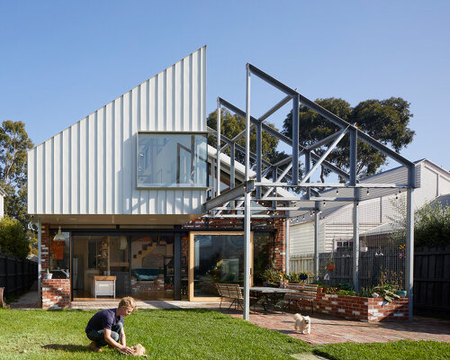 OOF! architecture's renovated gantry house shows a playful orange structure