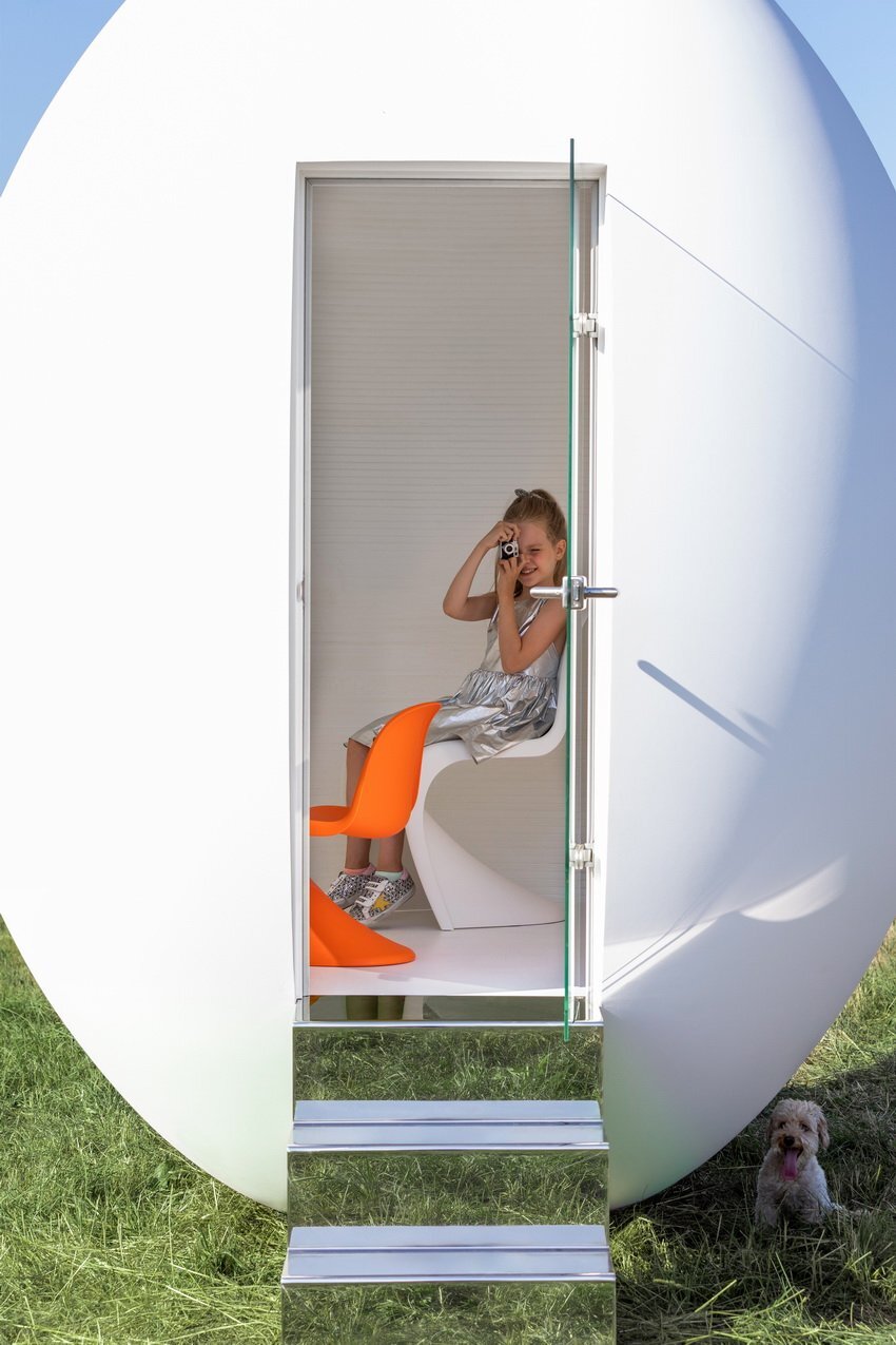 https://www.designboom.com/wp-content/uploads/2021/11/gregory-orekhov-egg-shaped-outdoor-playhouse-designboom-02.jpg