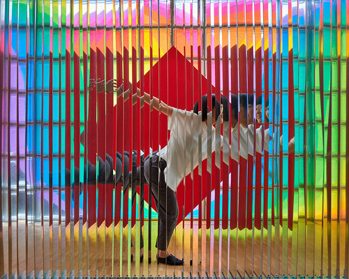 julio le parc presents a color-fueled exhibition at tokyo’s le forum